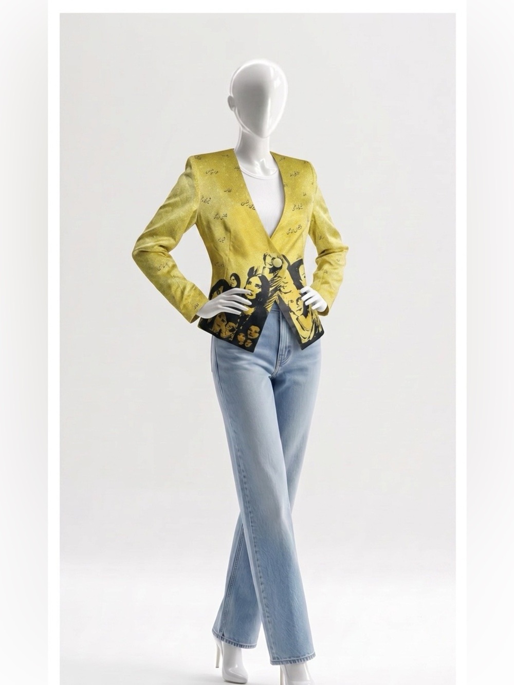 Sania Maskatiya Luxe Pret Women
Empowerment Graphic Print Satin
Blazer Jacket
S